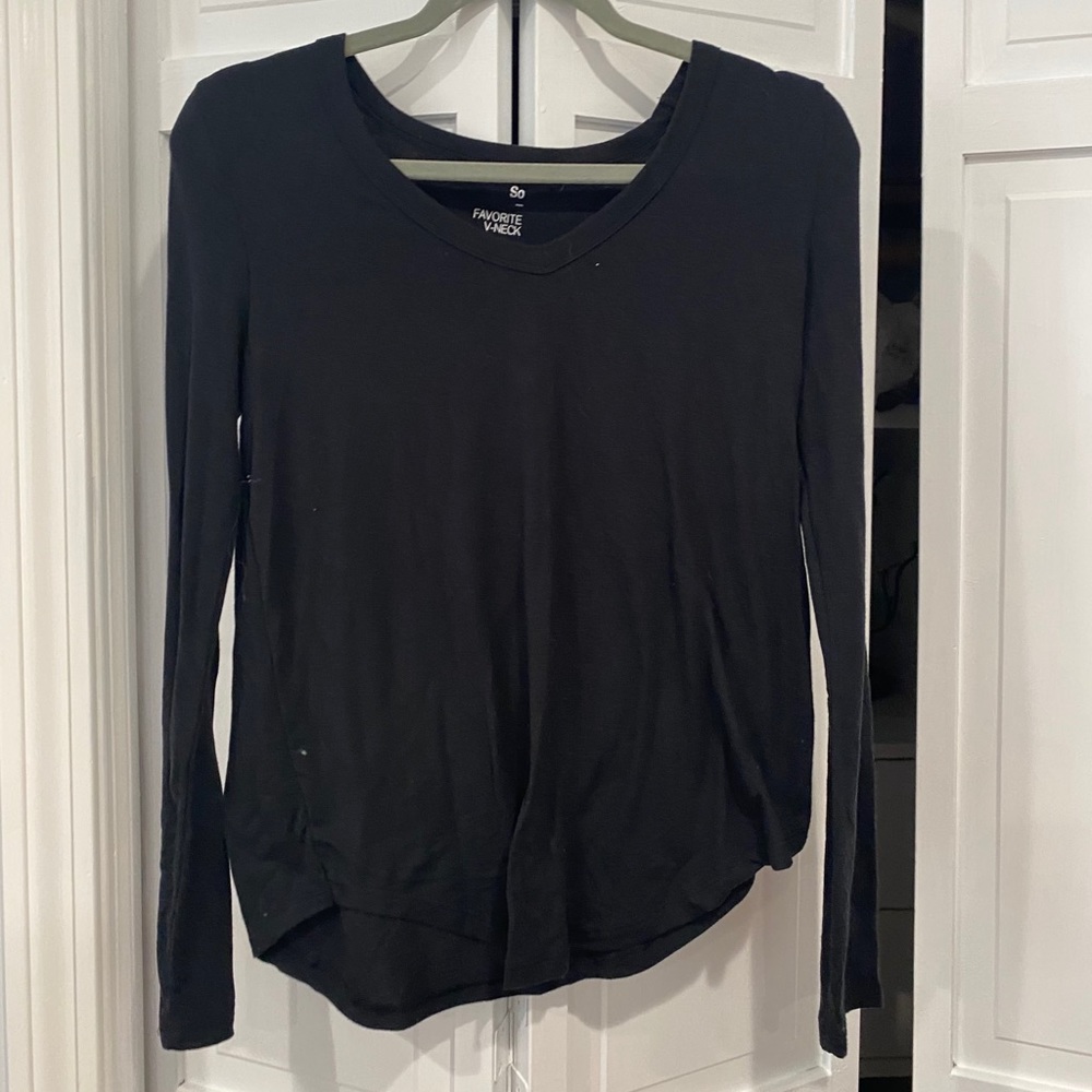 Basic long sleeve black vneck